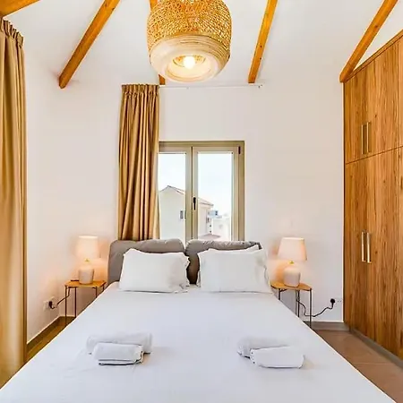 Villa Beautiful ! Peyia